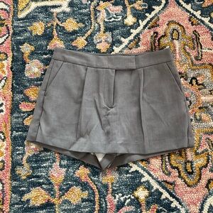 H&M Gray Women's Tailored Pleat Front skort